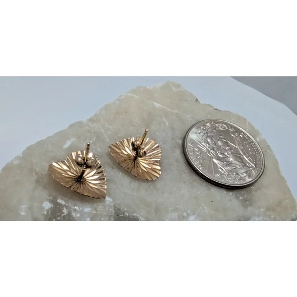 14K Yellow Gold Diamond Cut Starburst Heart Earrings marked backings .75 grams - Picture 4 of 8